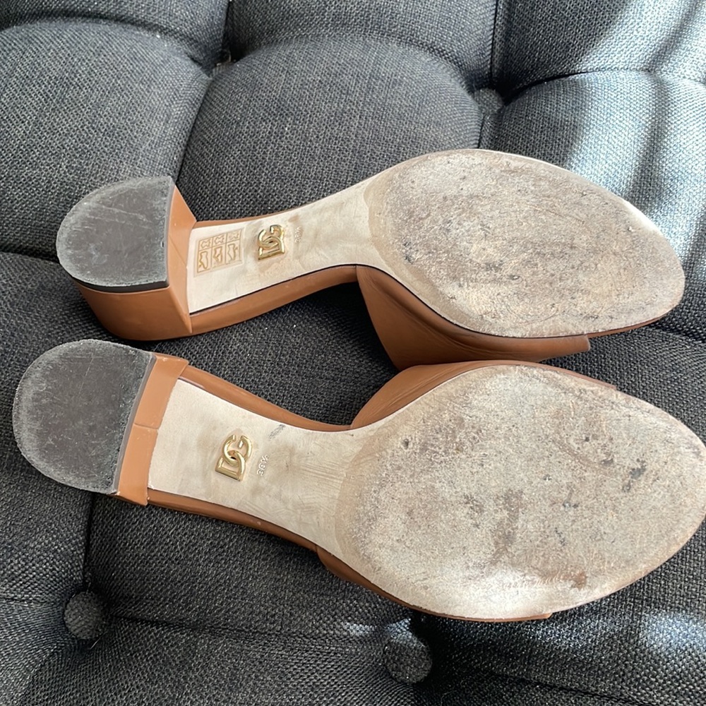 Dolce&Gabbana
DG Cutout Leather Slide Sandals - Picture 6 of 14